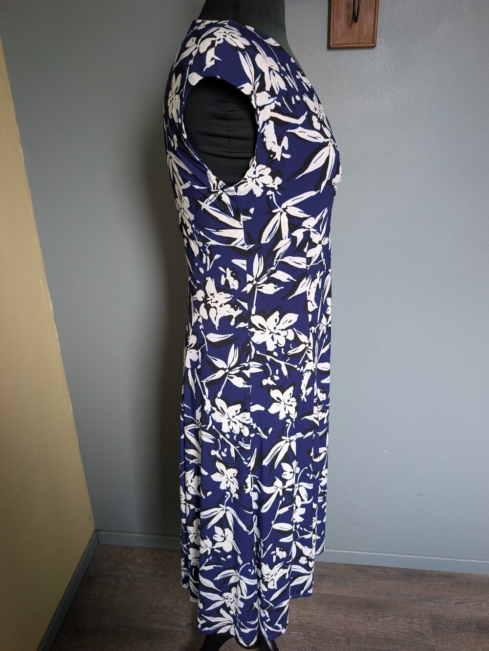 Chaps Women's Navy Blue Floral V-Neck Dress - Picture 10 of 12